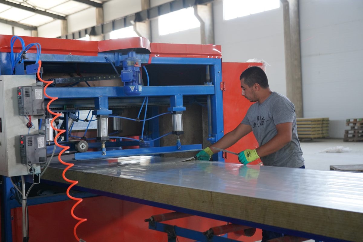 Sendvich panel pressdan